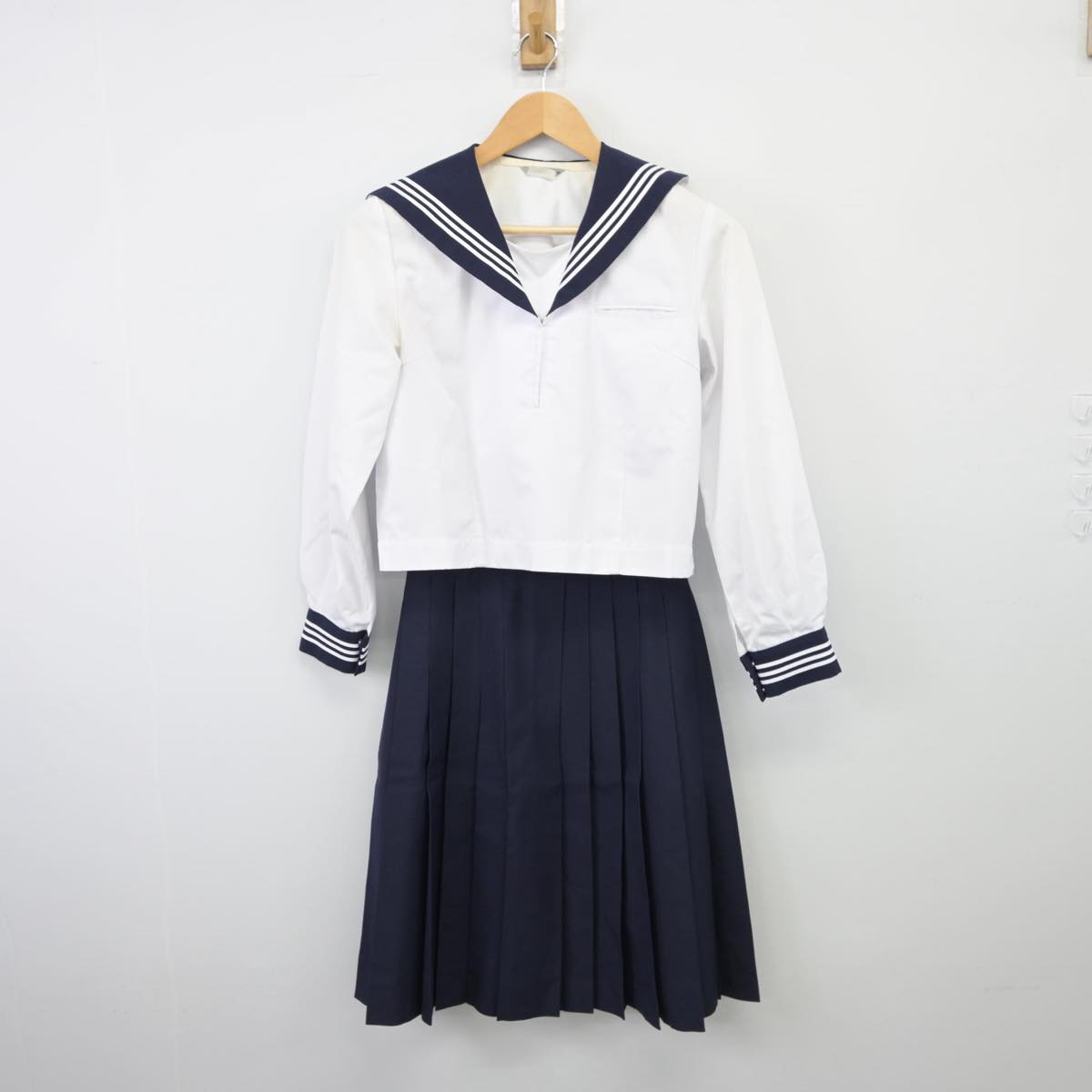 【中古】埼玉県 埼玉県立松山女子高等学校 女子制服 3点（セーラー服・スカート）sf026280