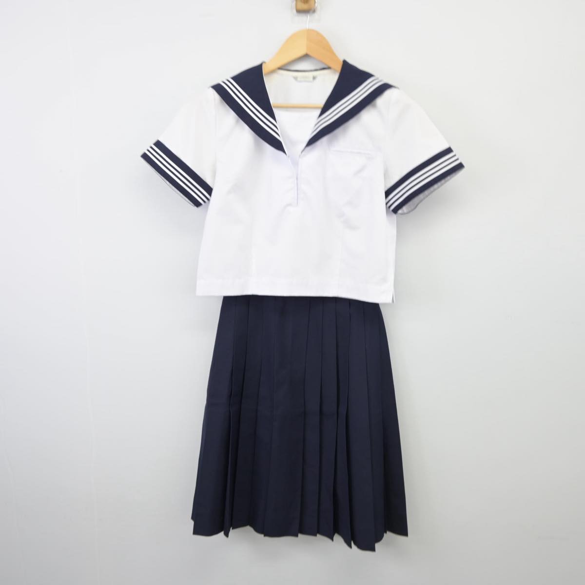 【中古】埼玉県 埼玉県立松山女子高等学校 女子制服 3点（セーラー服・スカート）sf026280