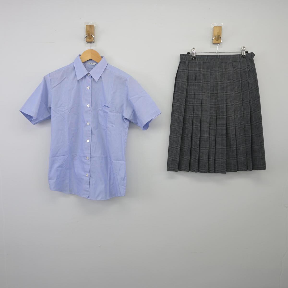 【中古】東京都 東京都江戸川区立春江中学校 女子制服 2点（シャツ・スカート）sf026286