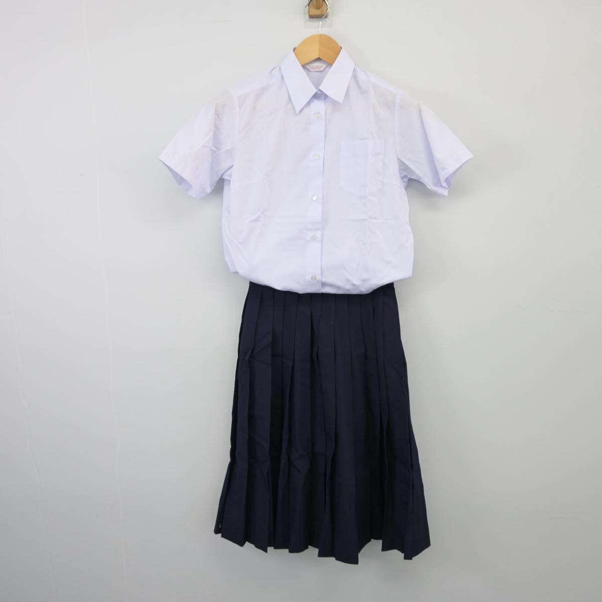 【中古】茨城県 筑西市立下館南中学校 女子制服 2点（シャツ・スカート）sf026304