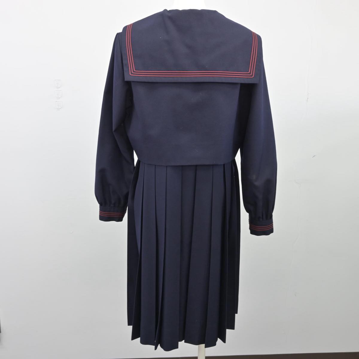 【中古】福岡県 福岡女学院中学校・高等学校 女子制服 3点（セーラー服・ジャンパースカート）sf026369