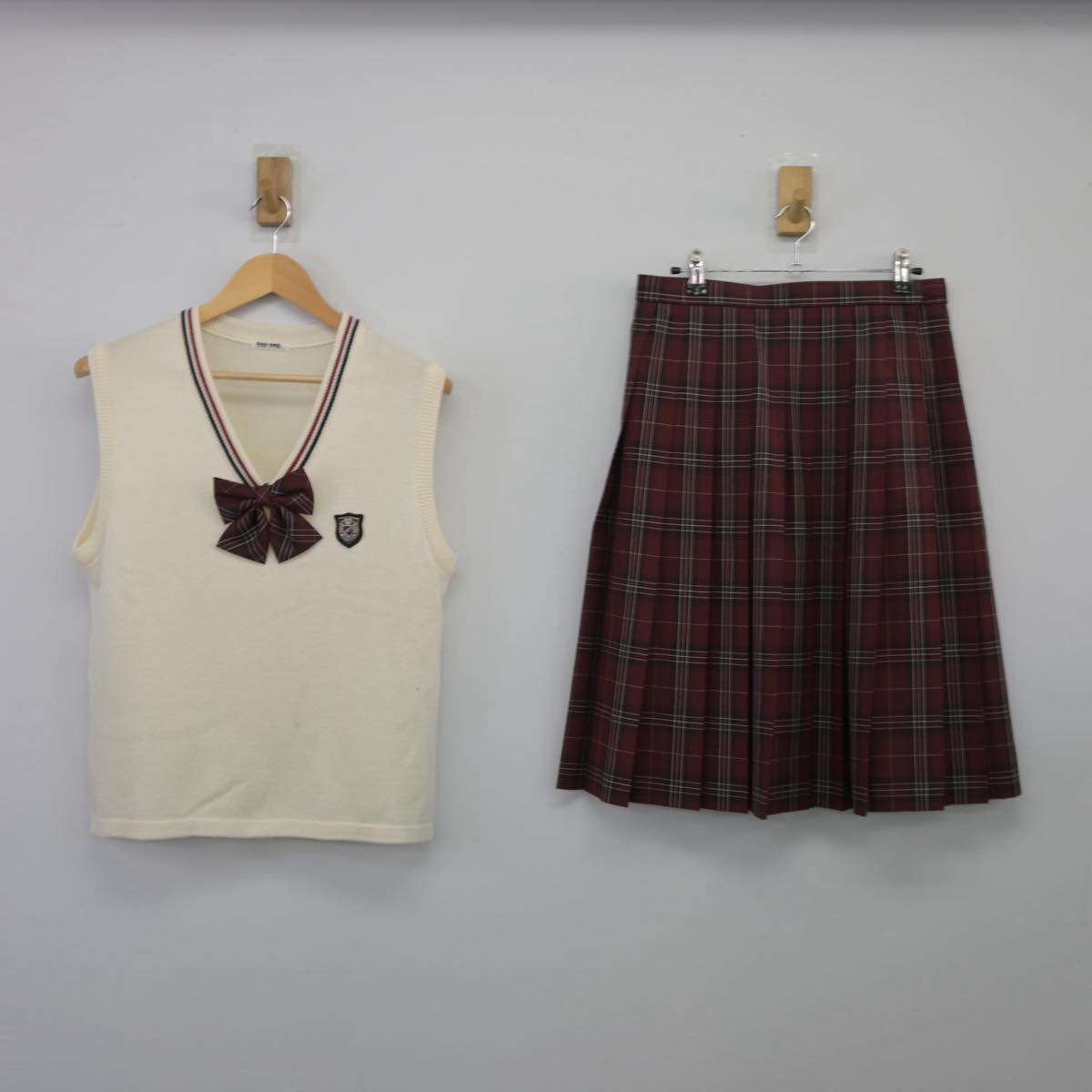 【中古】佐賀県 神崎晴明高等学校 女子制服 3点（ニットベスト・スカート）sf026391