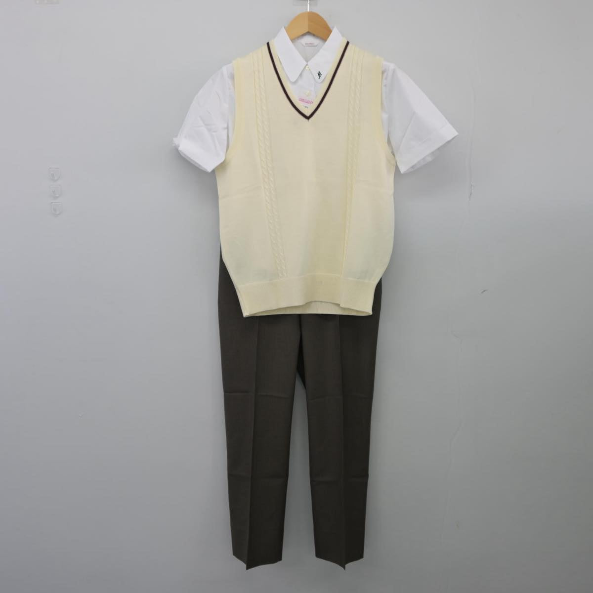 【中古】兵庫県 明石高等学校 女子制服 3点（ニットベスト・シャツ・ズボン）sf026393