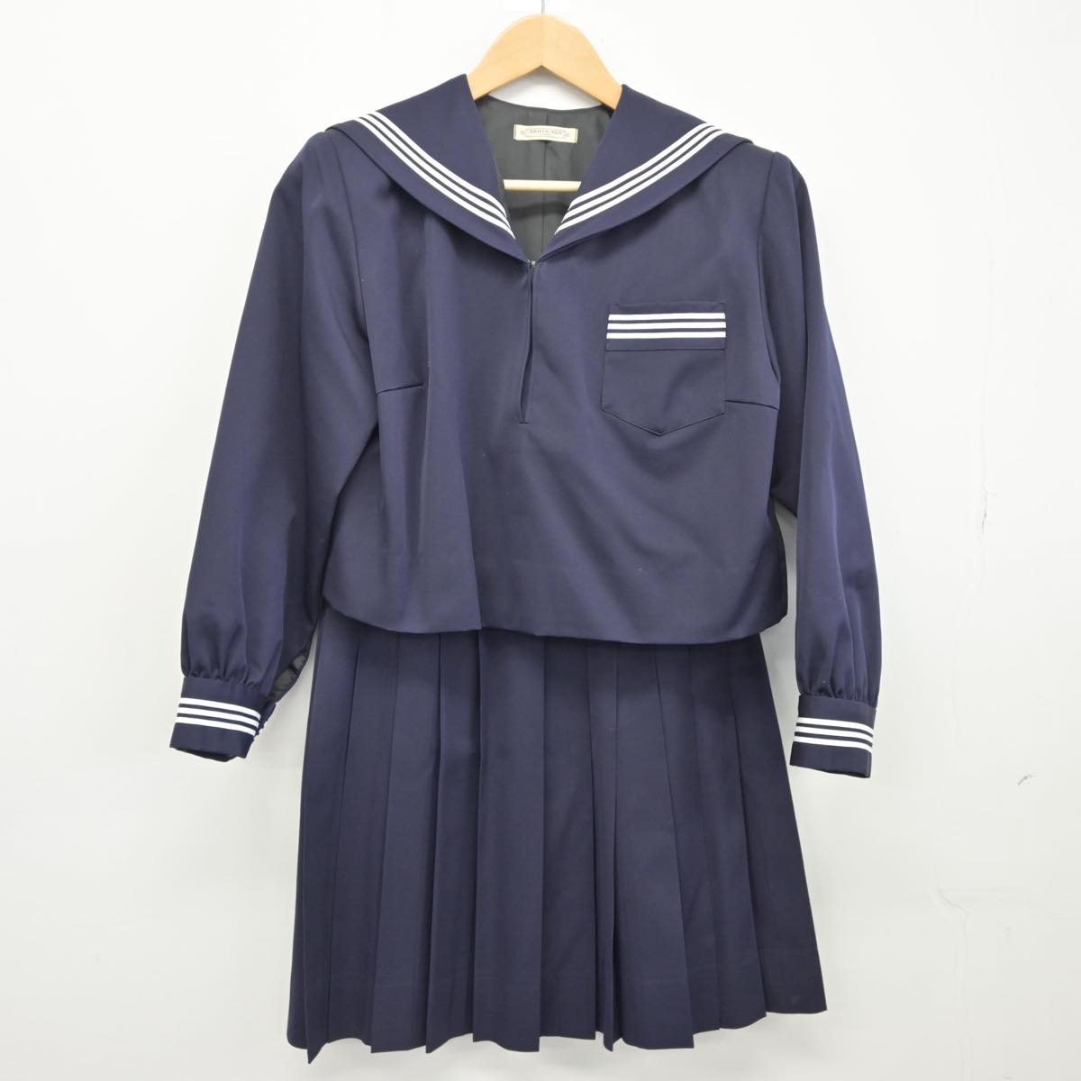 【中古】栃木県 足利女子高等学校 女子制服 2点（セーラー服・スカート）sf026399