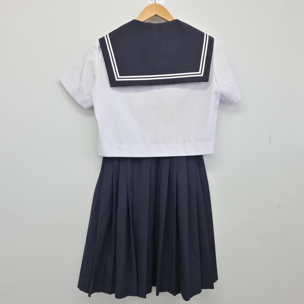 【中古】愛知県 甚目寺中学校 女子制服 2点（セーラー服・スカート）sf026400