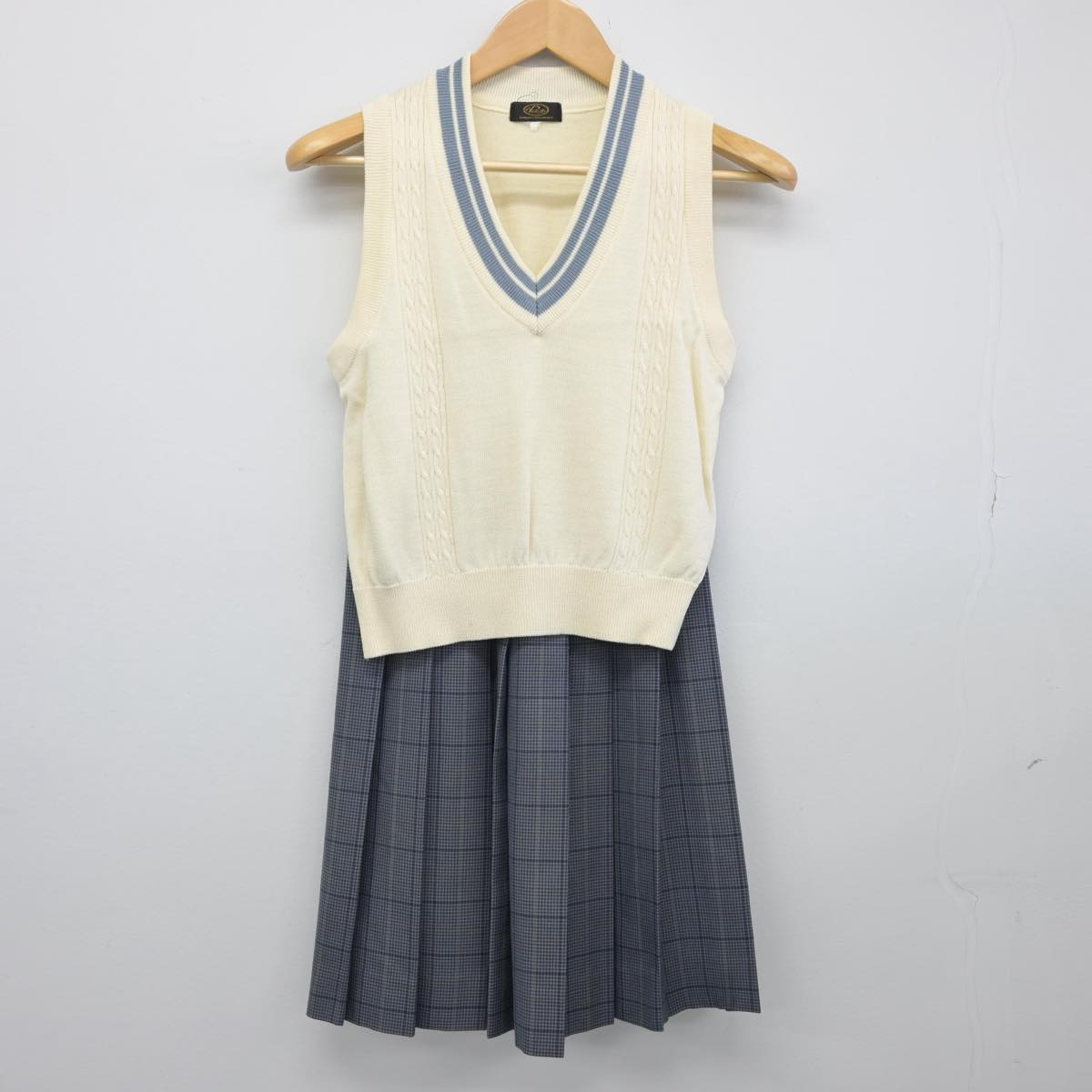 【中古】北海道 大麻中学校 女子制服 4点（ブレザー・ニットベスト・スカート）sf026412