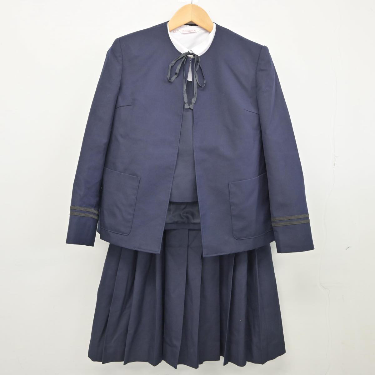 【中古】神奈川県 西高津中学校 女子制服 5点（ブレザー・ベスト・シャツ・スカート）sf026415