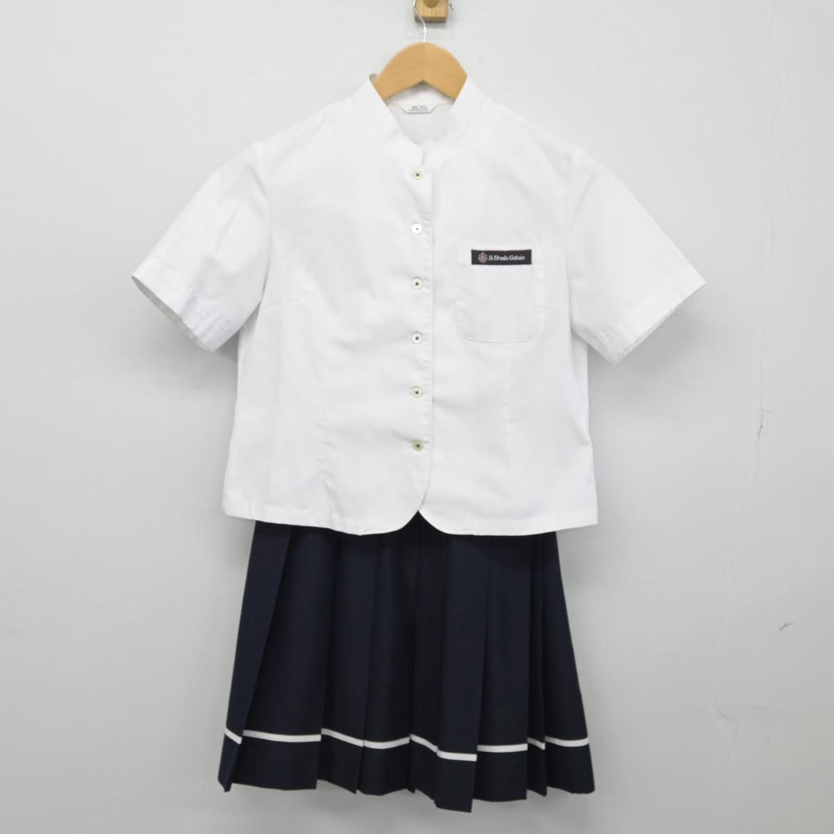 【中古】青森県 八戸聖ウルスラ高等学院 女子制服 2点（シャツ・スカート）sf026466