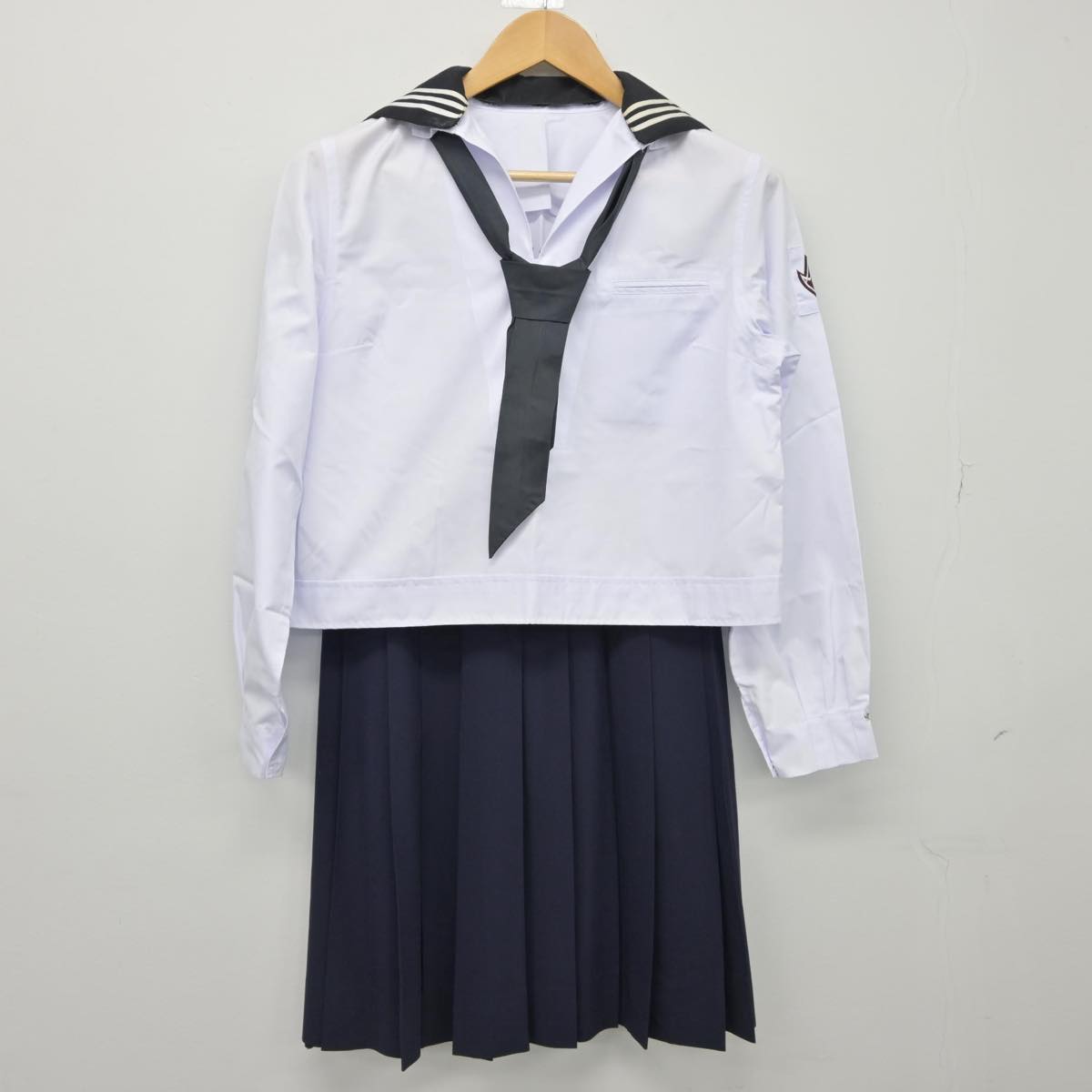 【中古】静岡県 静岡英和女学院高等学校 女子制服 4点（セーラー服・スカート）sf026507