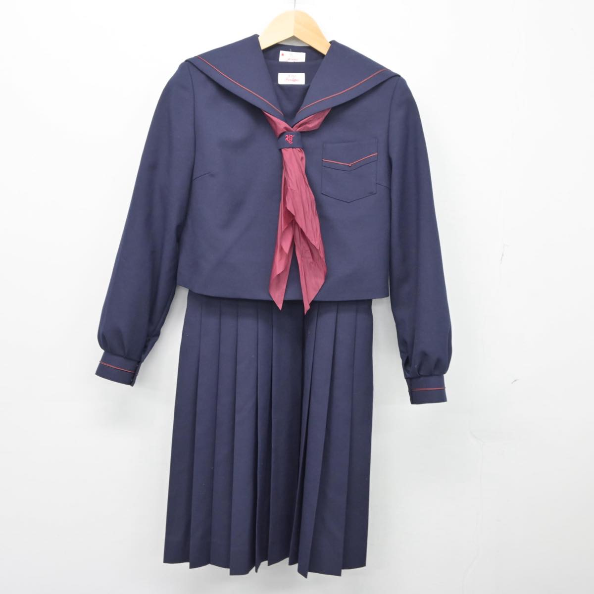 【中古】福岡県 北九州市立吉田中学校 女子制服 3点（セーラー服・ジャンパースカート）sf026531