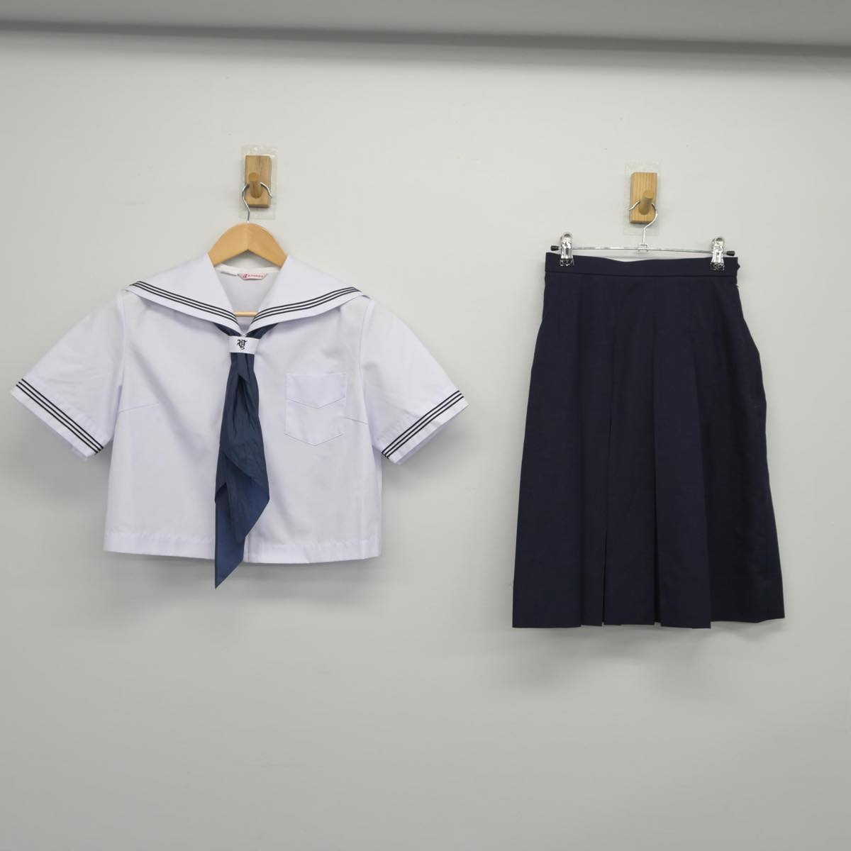 【中古】福岡県 北九州市立吉田中学校 女子制服 4点（セーラー服・スカート）sf026532