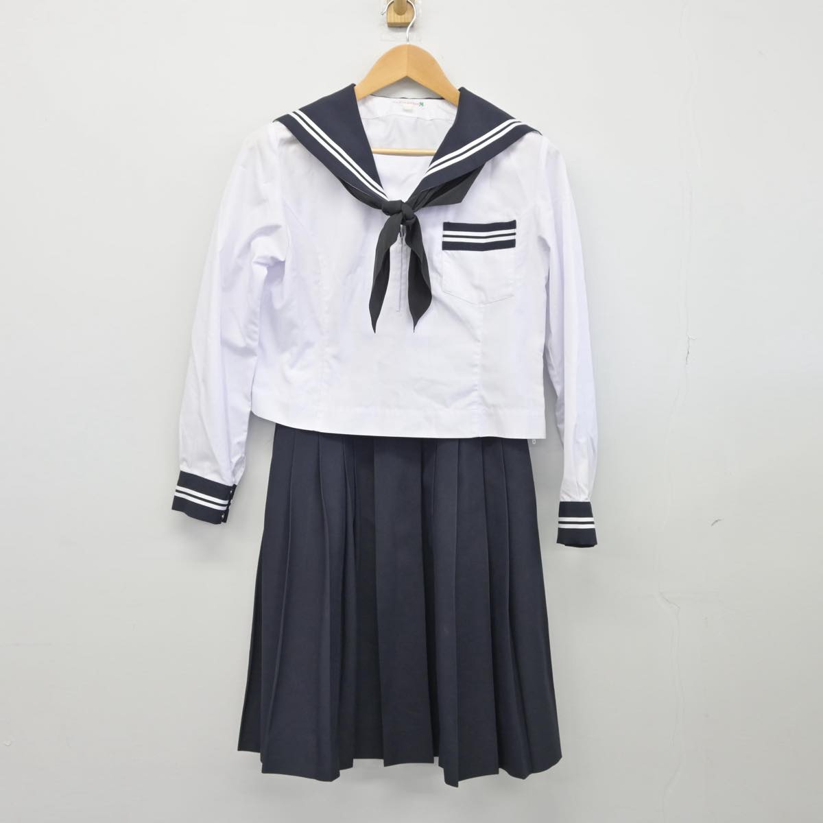 【中古】静岡県 吉田中学校 女子制服 3点（セーラー服・スカート）sf026548