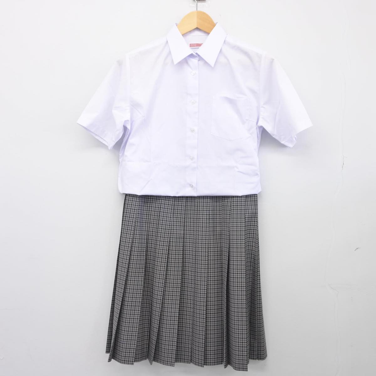 【中古】埼玉県 三郷工業技術高等学校 女子制服 2点（シャツ・スカート）sf026577