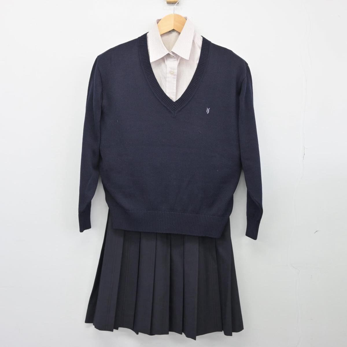 【中古】神奈川県 横浜清風高等学校 女子制服 3点（ニット・シャツ・スカート）sf026587