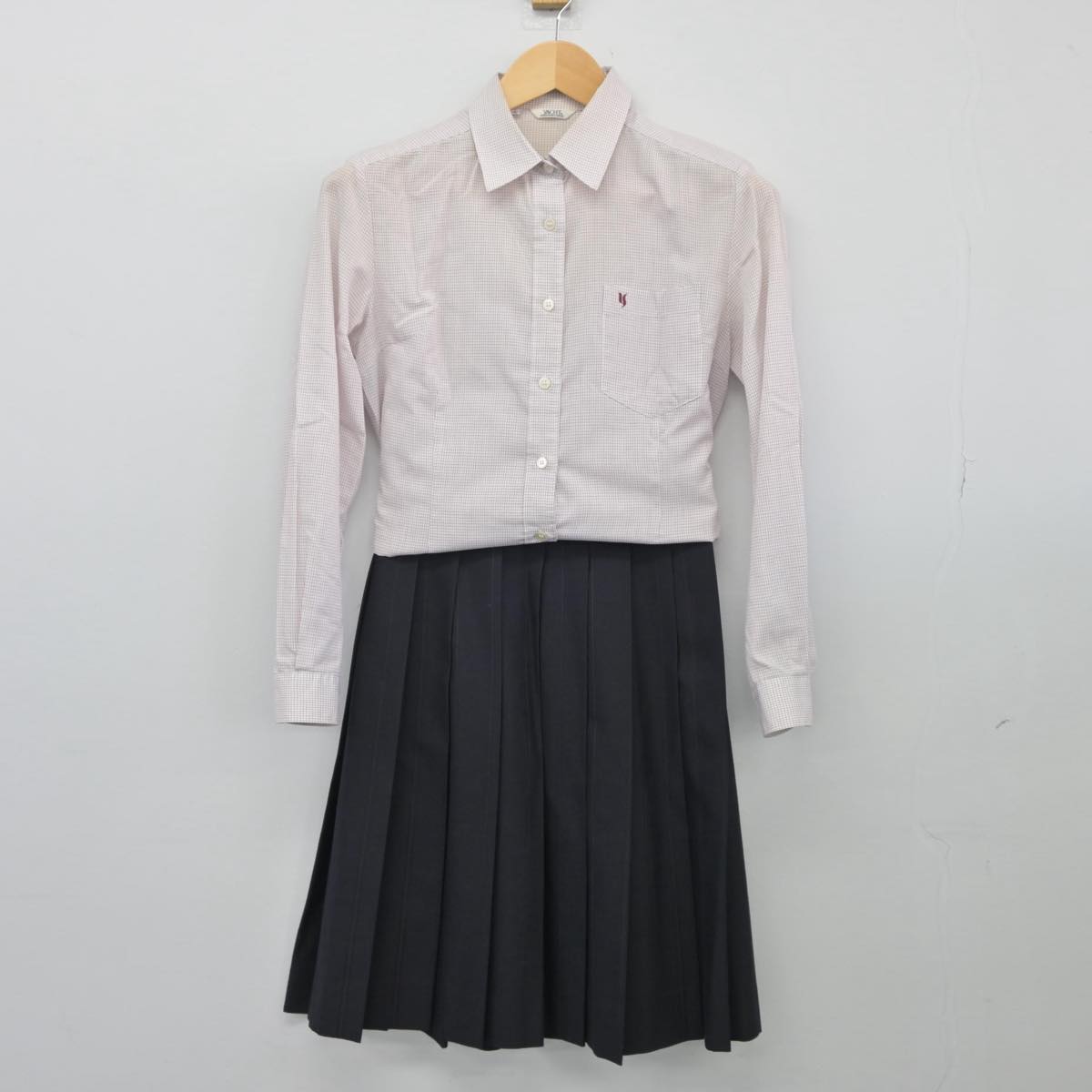 【中古】神奈川県 横浜清風高等学校 女子制服 3点（ニット・シャツ・スカート）sf026587