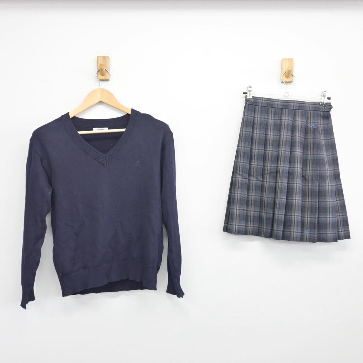 【中古】神奈川県 麻布大学附属高等学校 女子制服 2点（ニット・スカート）sf026591