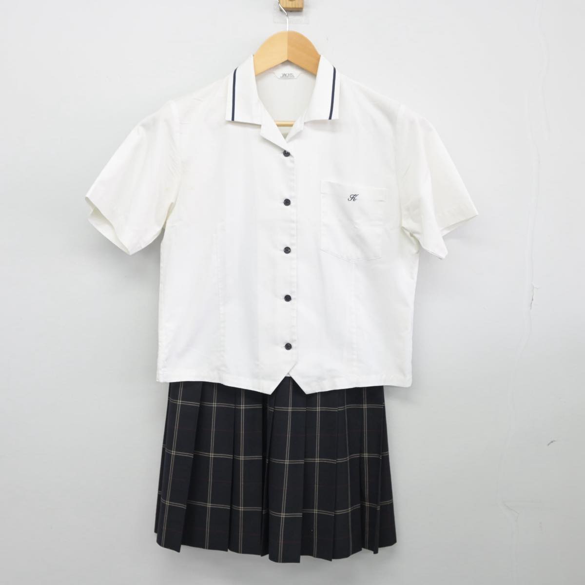 【中古】東京都 駒澤大学高等学校 女子制服 2点（シャツ・スカート）sf026594