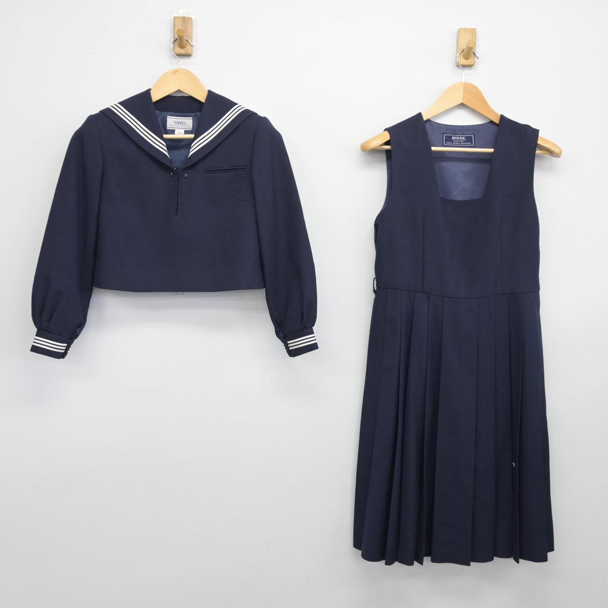 【中古】千葉県 堀江中学校 女子制服 2点（セーラー服・ジャンパースカート）sf026605