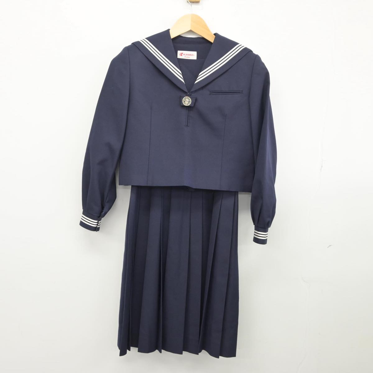 【中古】千葉県 堀江中学校 女子制服 2点（セーラー服・ジャンパースカート）sf026607