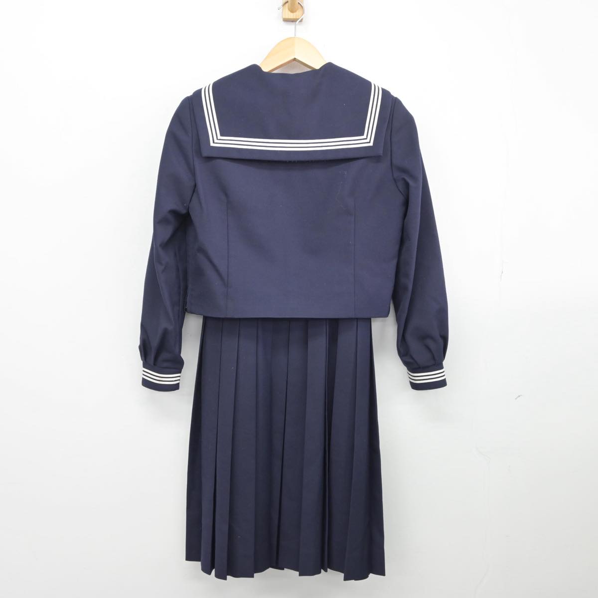 【中古】千葉県 堀江中学校 女子制服 2点（セーラー服・ジャンパースカート）sf026607