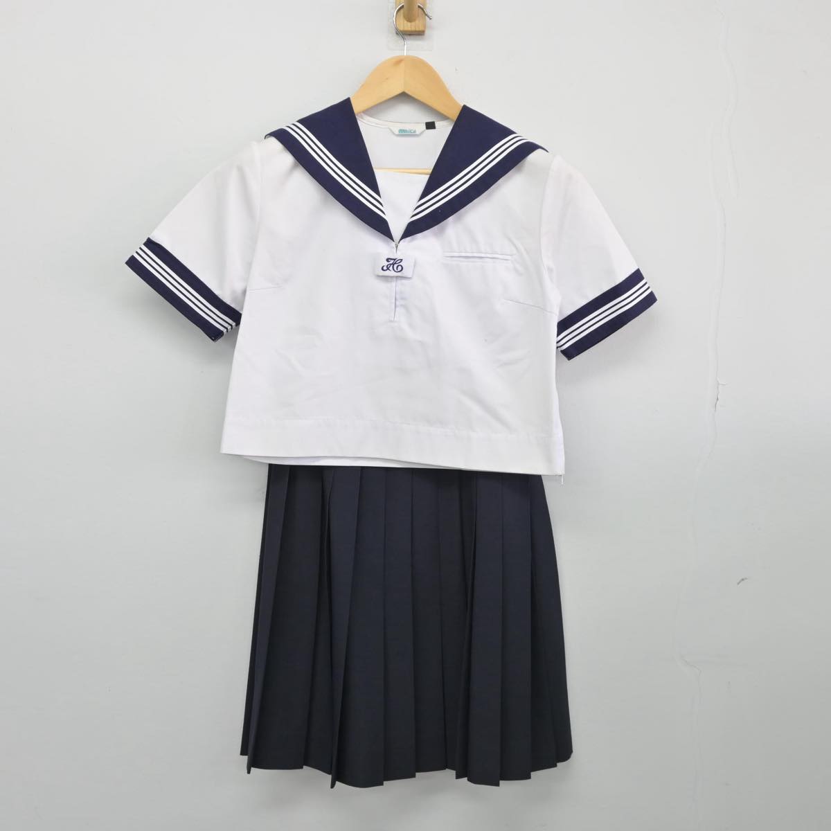 【中古】千葉県 堀江中学校 女子制服 2点（セーラー服・スカート）sf026608