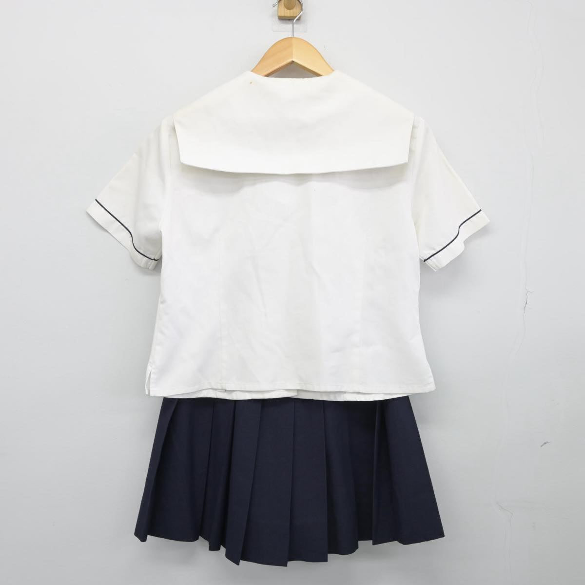 【中古】東京都 板橋有徳高校 女子制服 2点（セーラー服・スカート）sf026612