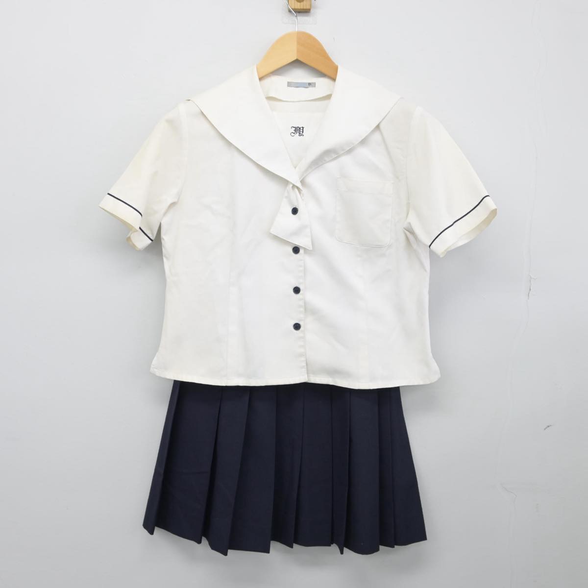 【中古】東京都 板橋有徳高校 女子制服 2点（セーラー服・スカート）sf026613