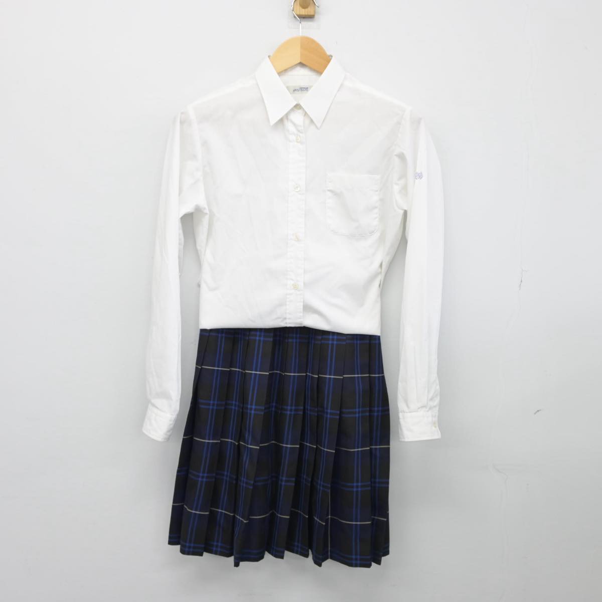 【中古】神奈川県 桐蔭学園高等学校 女子制服 2点（シャツ・スカート）sf026616