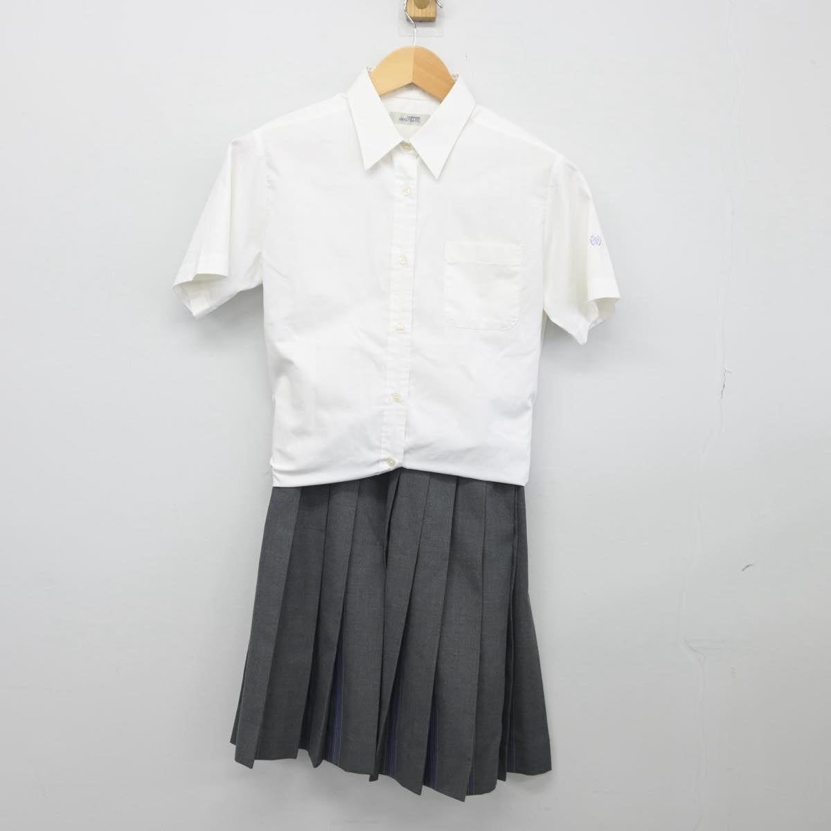 【中古】神奈川県 桐蔭学園高等学校 女子制服 3点（シャツ・スカート）sf026617