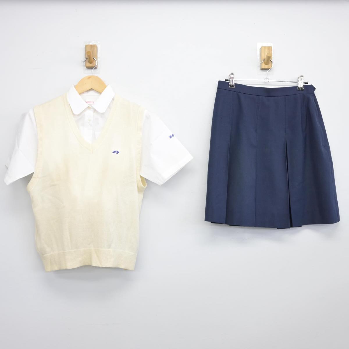 【中古】神奈川県 平塚学園高等学校 女子制服 3点（シャツ・ニットベスト・スカート）sf026656