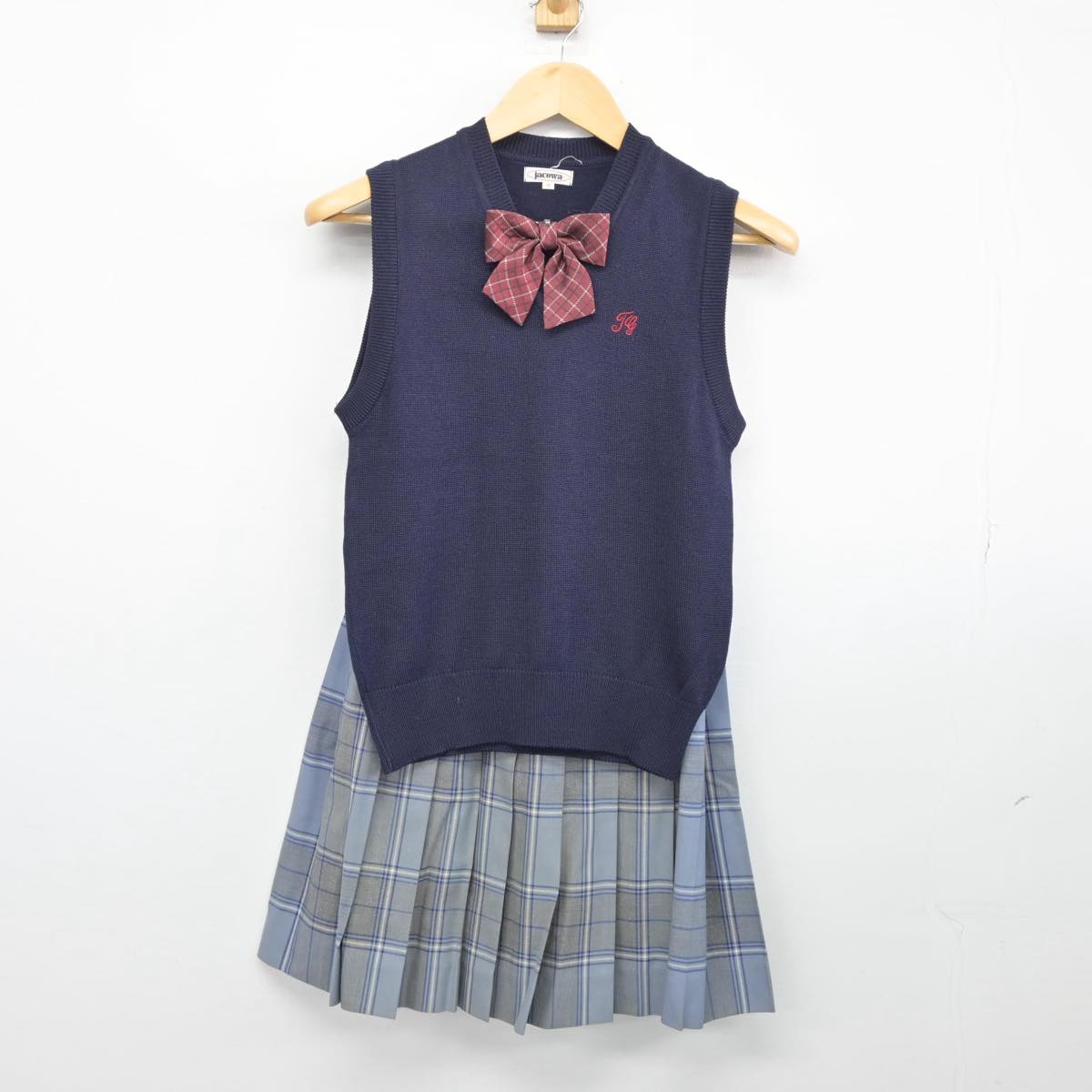 【中古】東京都 東横学園中学校 女子制服 3点（ニットベスト・スカート）sf026675