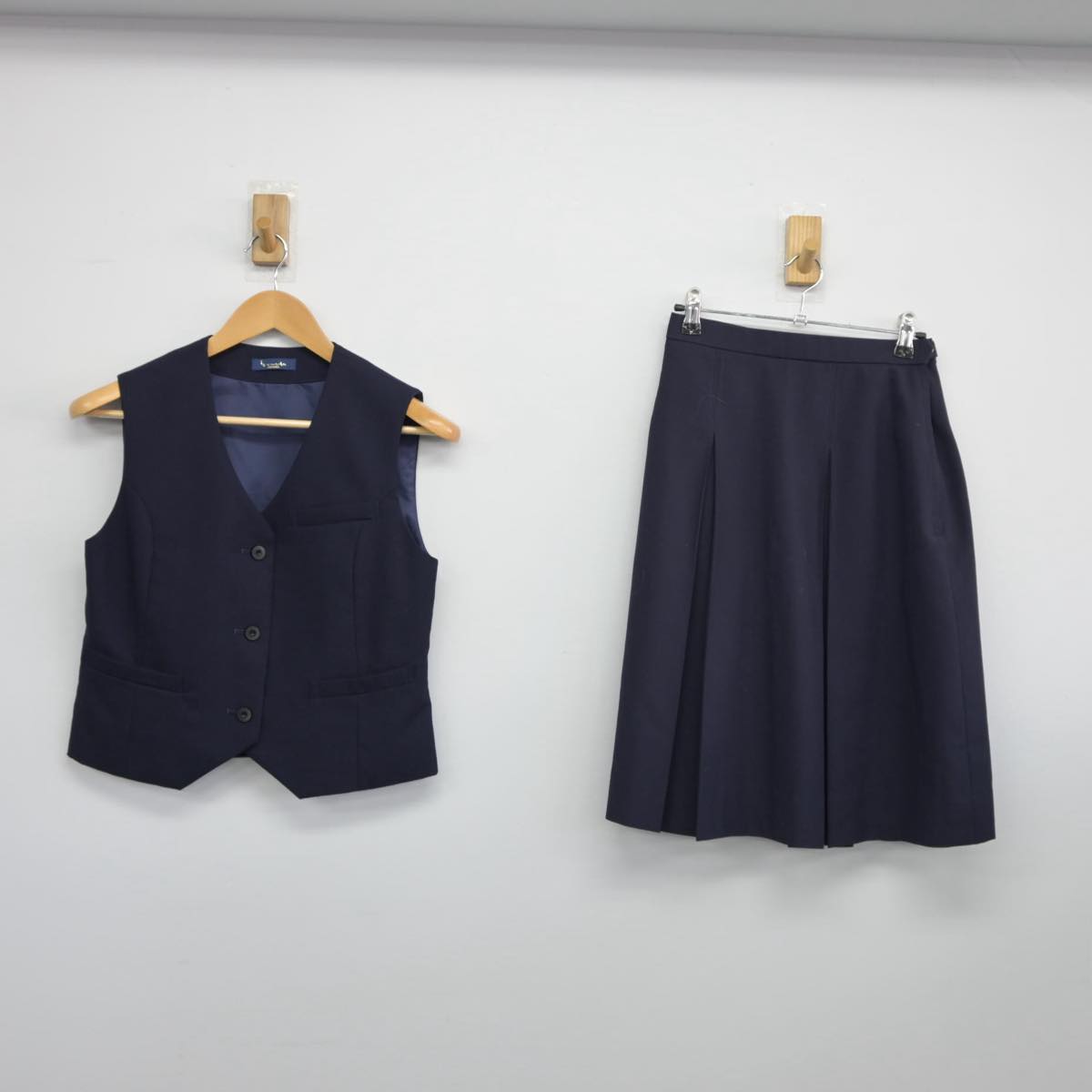 【中古】静岡県 静岡市立南中学校 女子制服 2点（ベスト・スカート）sf026688