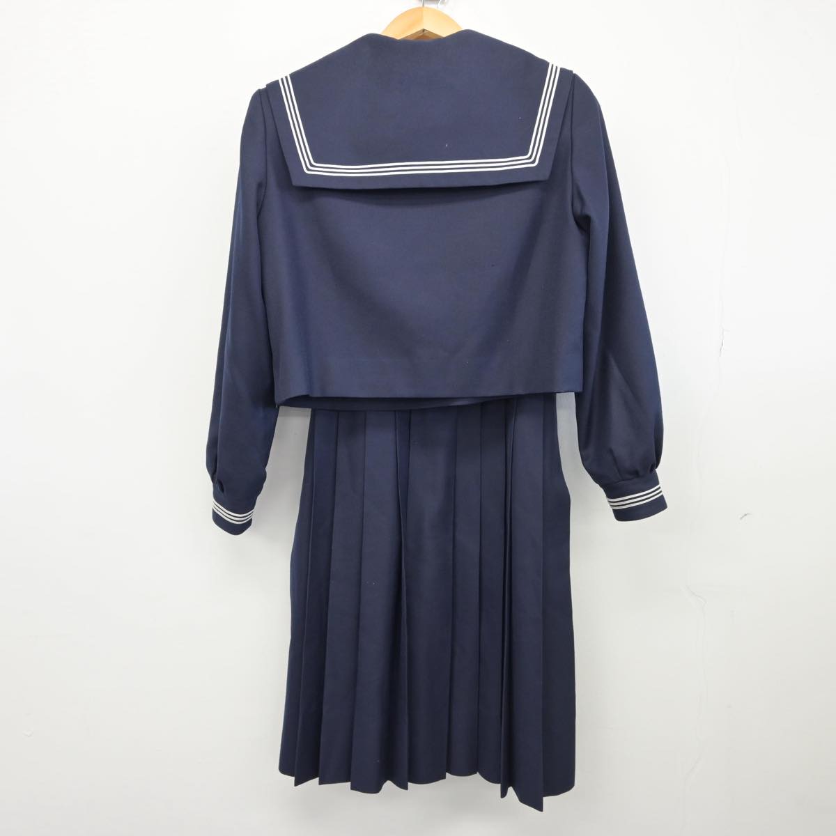 【中古】福岡県 春吉中学校 女子制服 4点（セーラー服・ジャンパースカート）sf026707