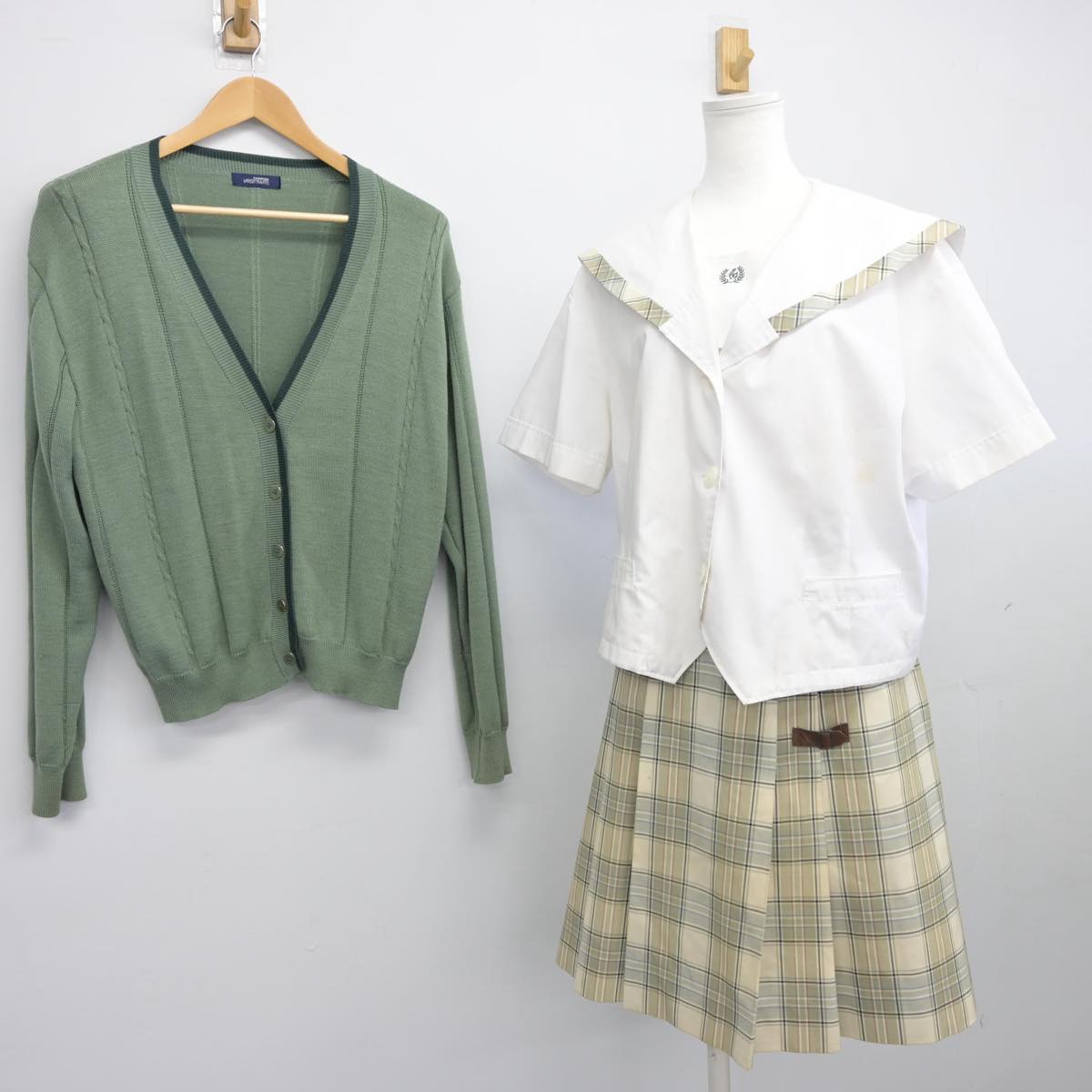 【中古】長野県 松商学園高等学校 女子制服 3点（セーラー服・ニット・スカート）sf026716