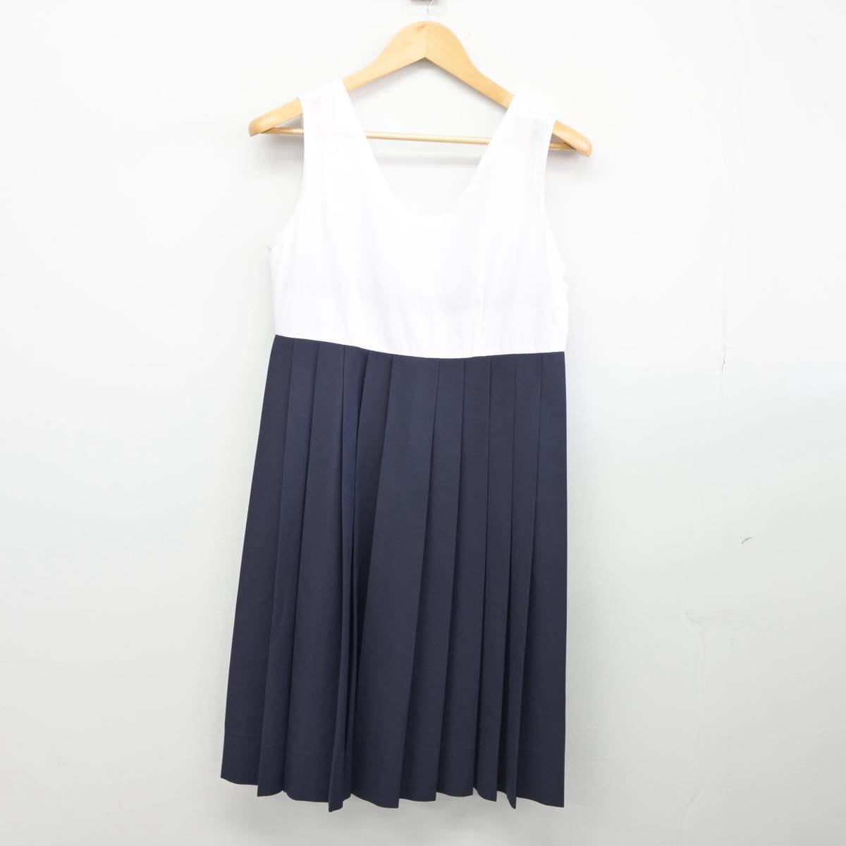 【中古】福岡県 精華女子高等学校 女子制服 3点（セーラー服・ジャンパースカート）sf026743