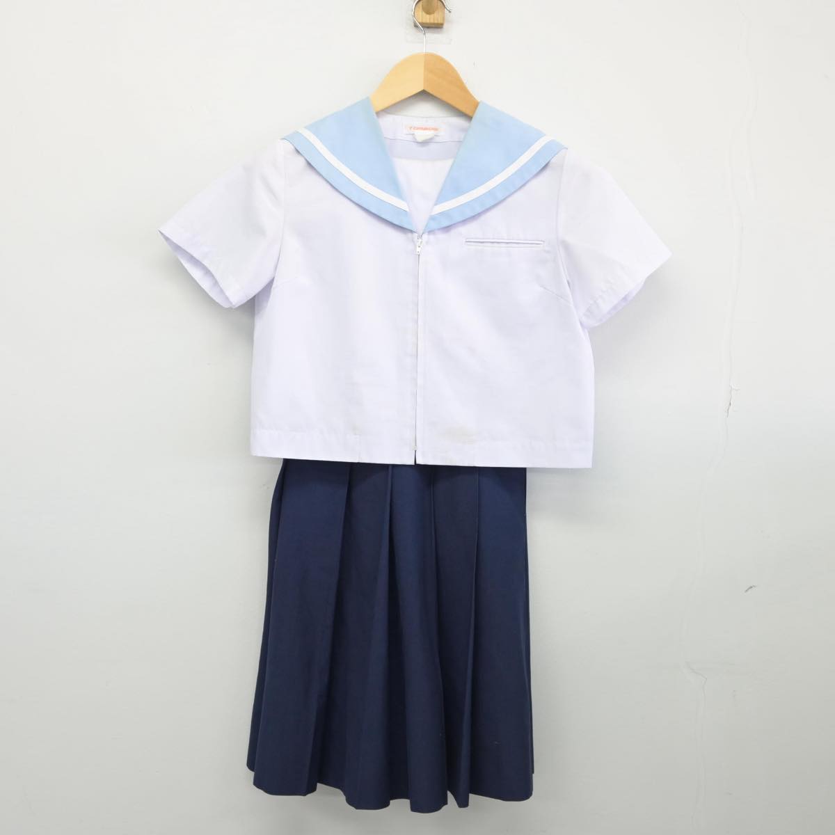 【中古】神奈川県 鵜野森中学校 女子制服 2点（セーラー服・スカート）sf026749