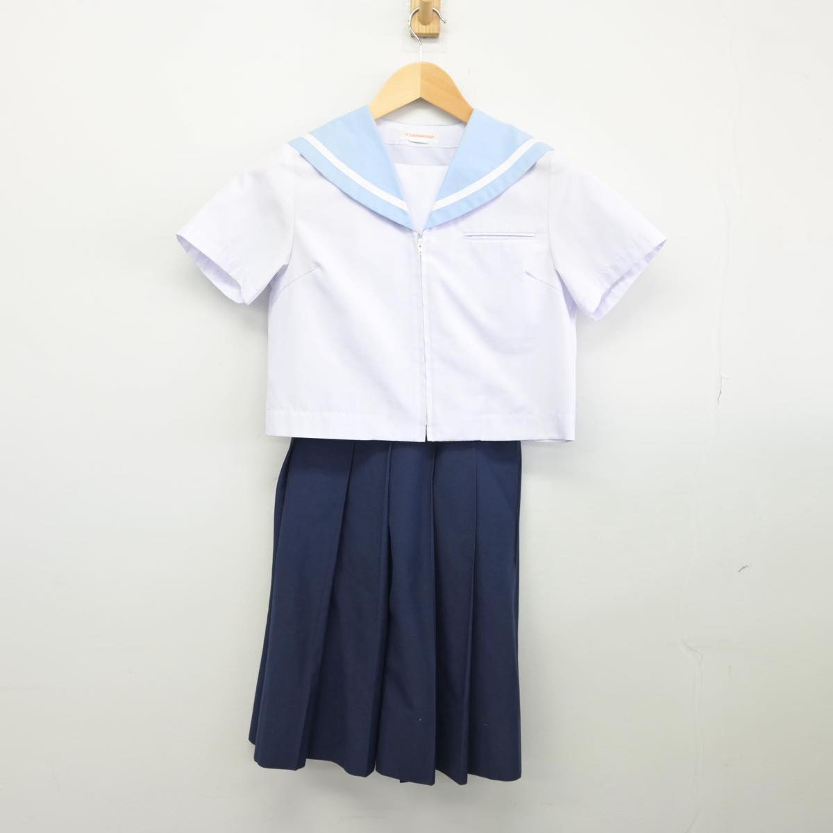 【中古】神奈川県 鵜野森中学校 女子制服 2点（セーラー服・スカート）sf026750