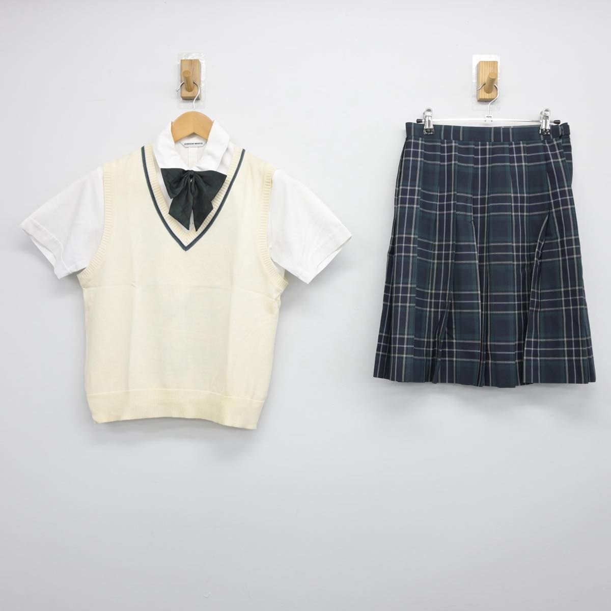 【中古】東京都 文京学院大学女子高等学校 女子制服 4点（シャツ・ニットベスト・スカート）sf026776