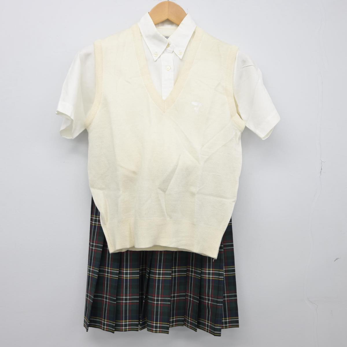 【中古】東京都 帝京高等学校/旧モデル 女子制服 3点（シャツ・ニットベスト・スカート）sf026782