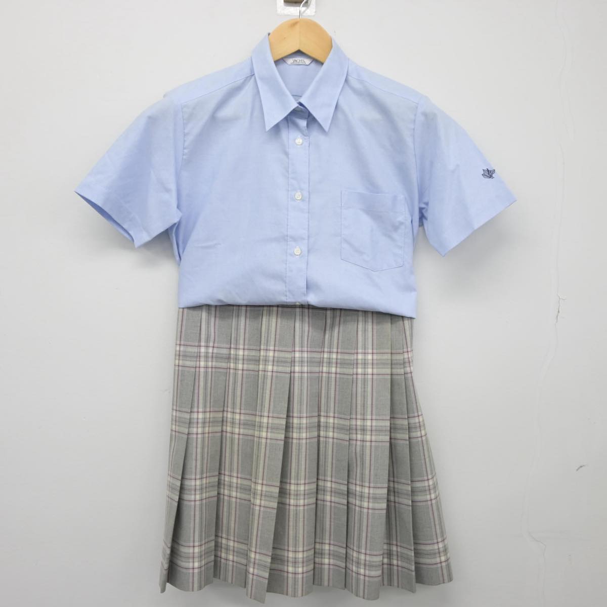 【中古】東京都 久留米西高等学校 女子制服 2点（シャツ・スカート）sf026809