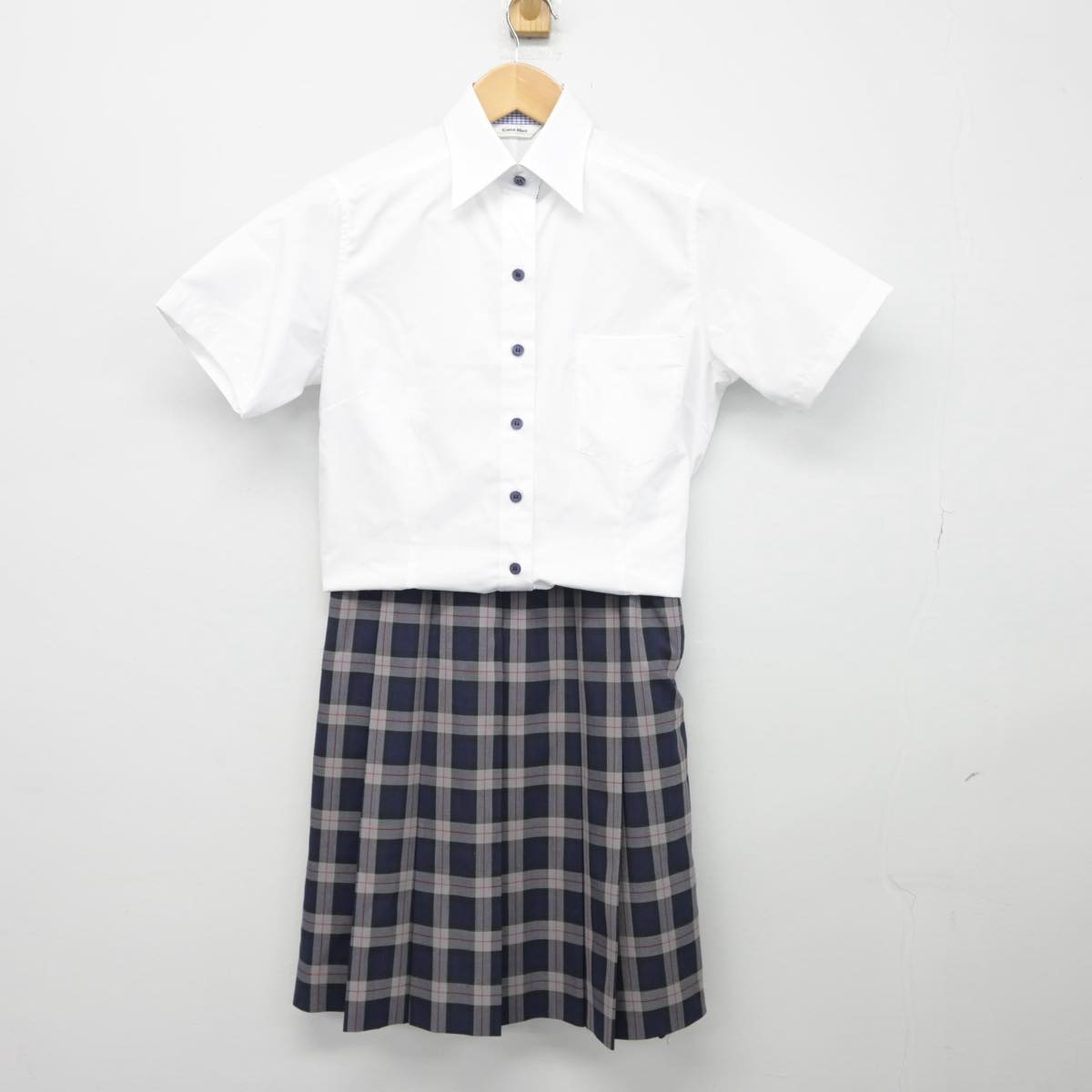 【中古】東京都 順天高等学校 女子制服 2点（シャツ・スカート）sf026819