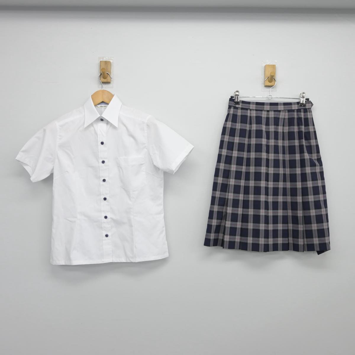 【中古】東京都 順天高等学校 女子制服 2点（シャツ・スカート）sf026819