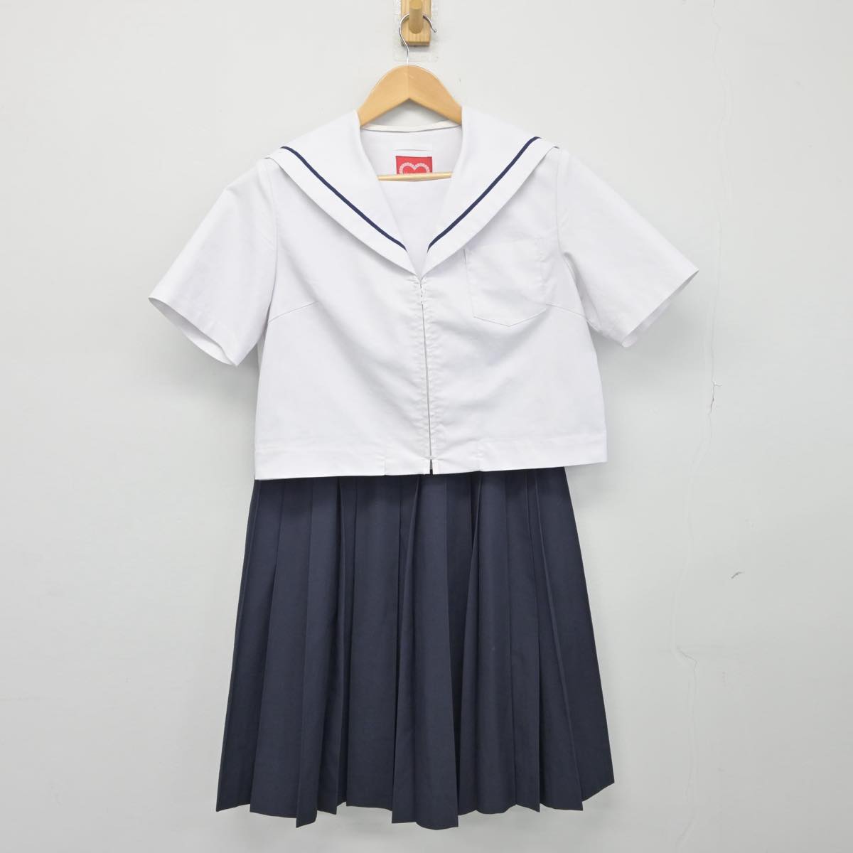 【中古】愛知県 西枇杷島中学校 女子制服 2点（セーラー服・スカート）sf026837