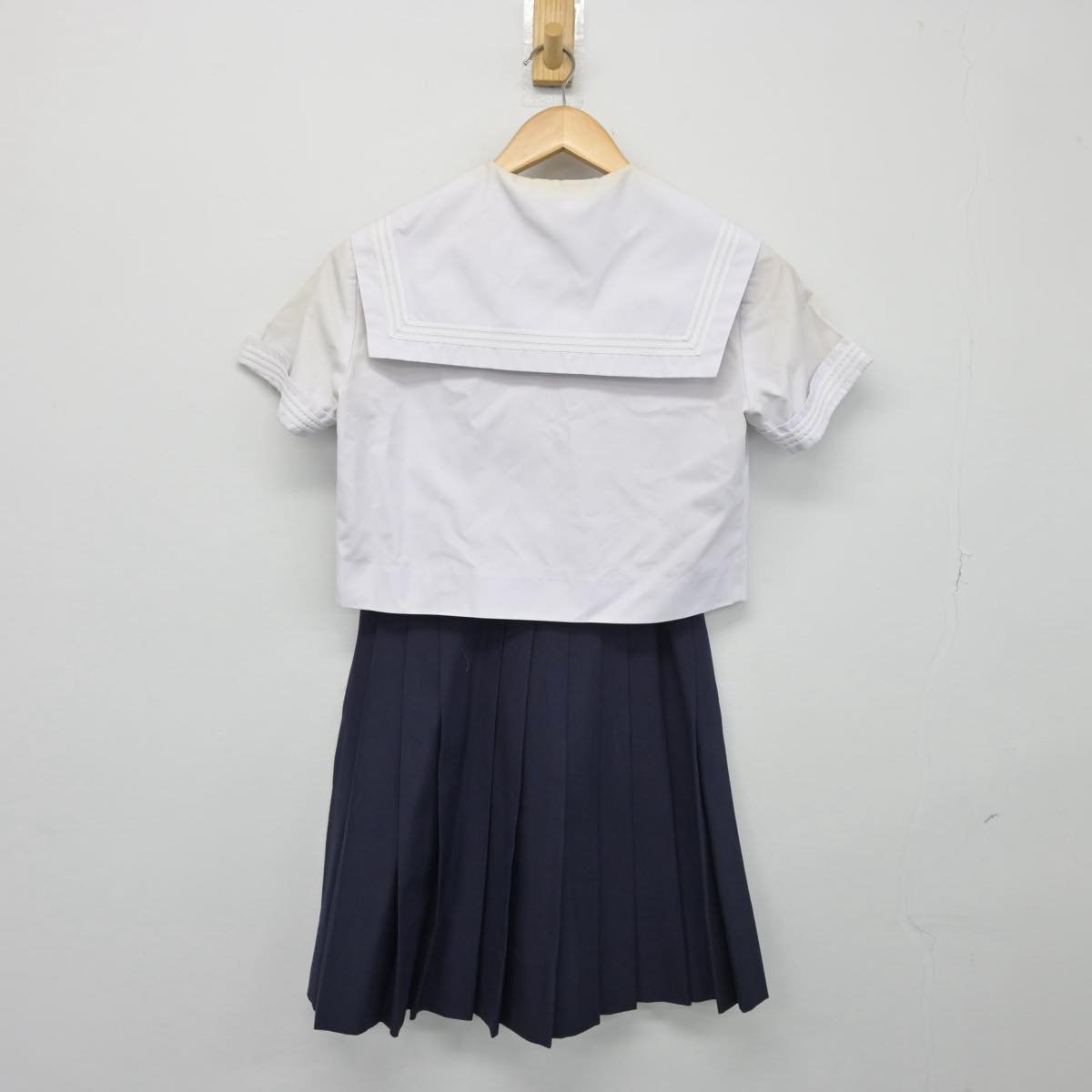 【中古】大阪府 大谷中学校・高等学校 女子制服 3点（セーラー服・スカート）sf026842