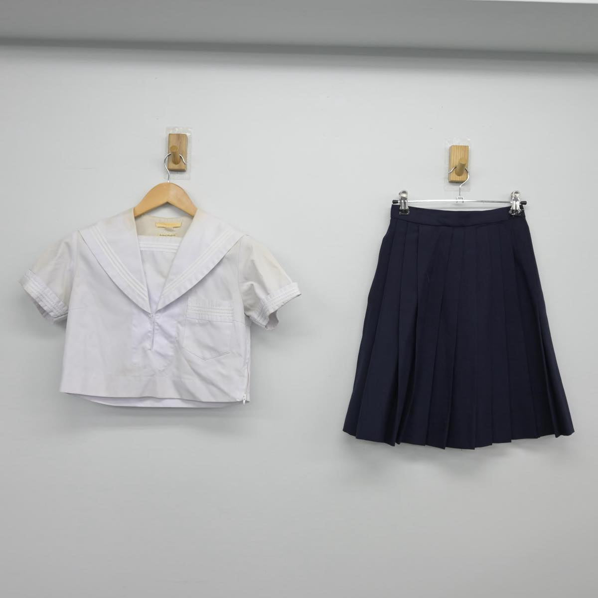 【中古】大阪府 大谷中学校・高等学校 女子制服 3点（セーラー服・スカート）sf026842