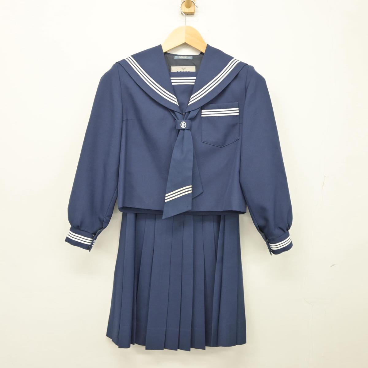 【中古】兵庫県 大津中学校 女子制服 3点（セーラー服・スカート）sf026847