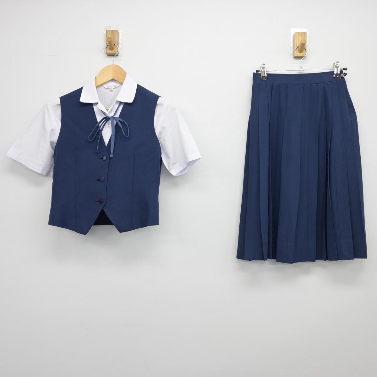 【中古】兵庫県 大津中学校 女子制服 4点（シャツ・ベスト・スカート）sf026855