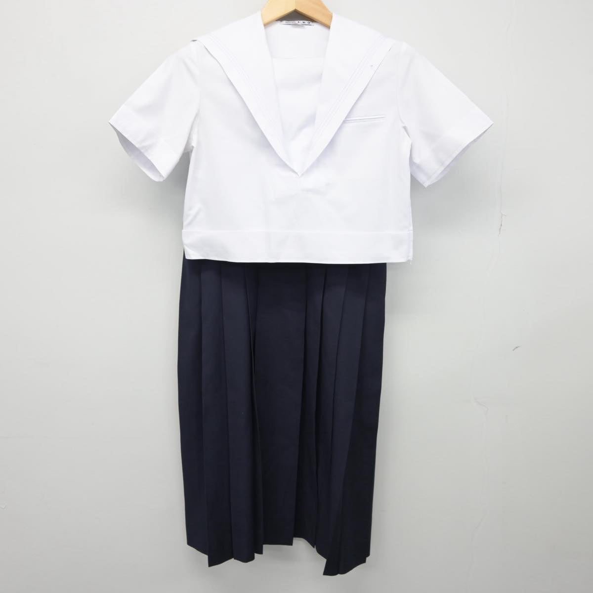 【中古】福岡県 折尾愛真高等学校 女子制服 2点（セーラー服・スカート）sf026866