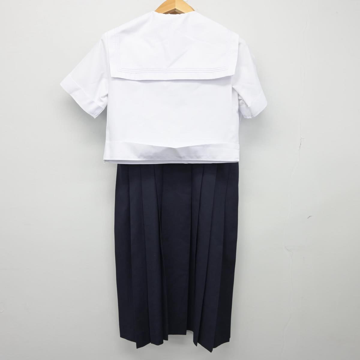 【中古】福岡県 折尾愛真高等学校 女子制服 2点（セーラー服・スカート）sf026866