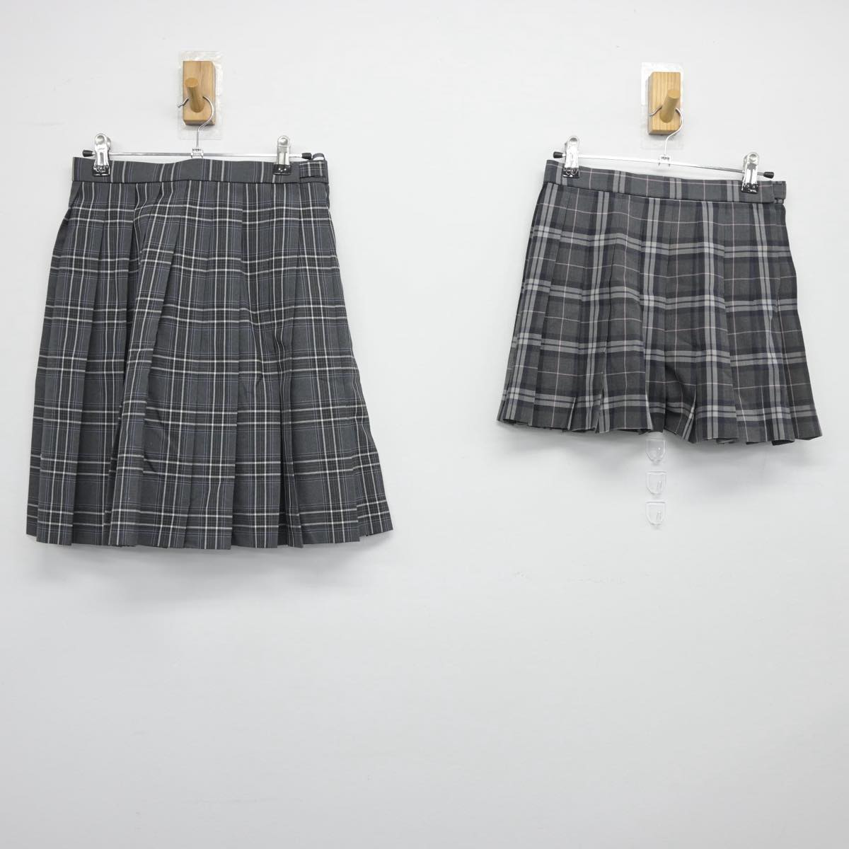 【中古】東京都 小岩高等学校 女子制服 3点（スカート・スカート）sf026871